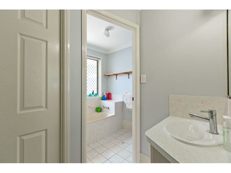 3 Buggy Place, Redland Bay QLD 4165