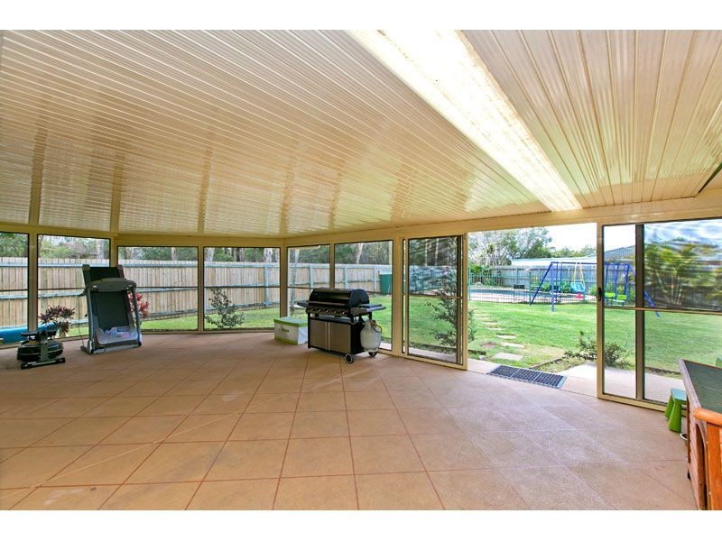3 Buggy Place, Redland Bay QLD 4165
