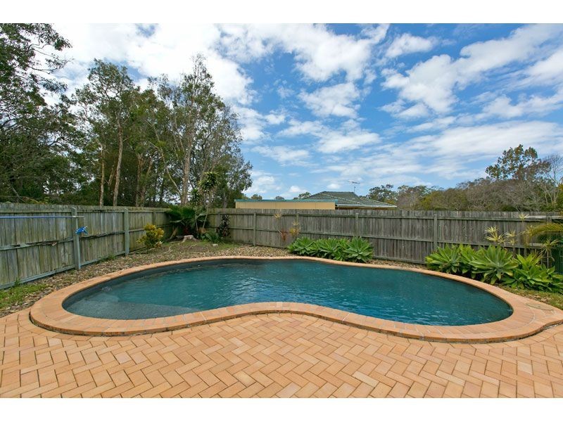 3 Buggy Place, Redland Bay QLD 4165