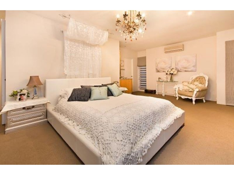 16 Oak Street, Ormiston QLD 4160