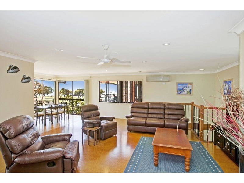 9 Beach Court, Victoria Point QLD 4165