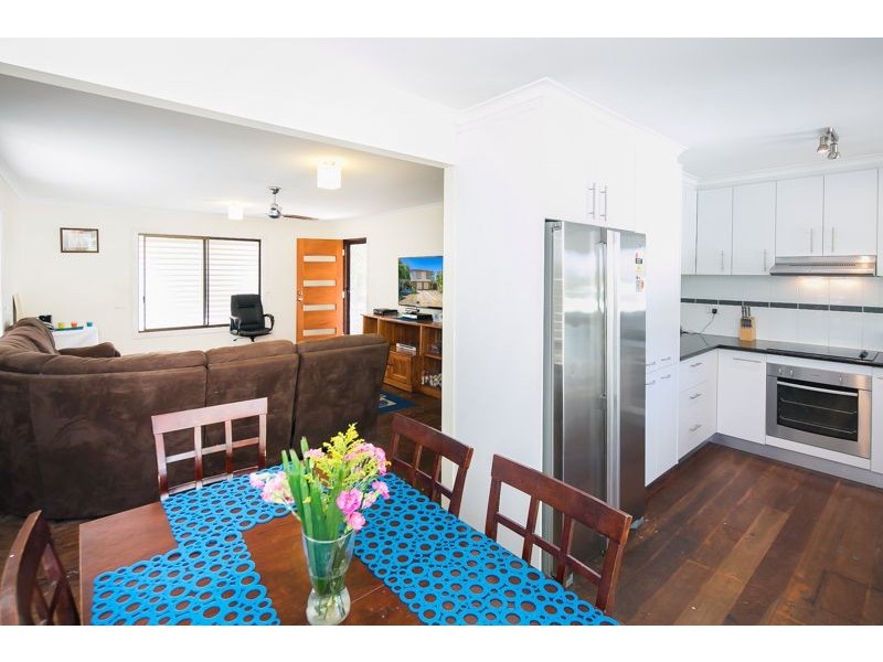 25 Napier Street, Birkdale QLD 4159