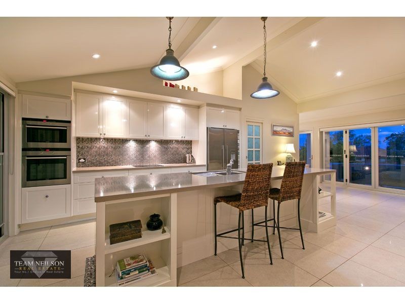 2 Outlook Parade, Ormiston QLD 4160