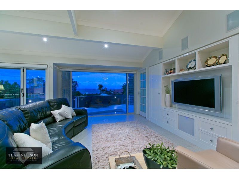 2 Outlook Parade, Ormiston QLD 4160