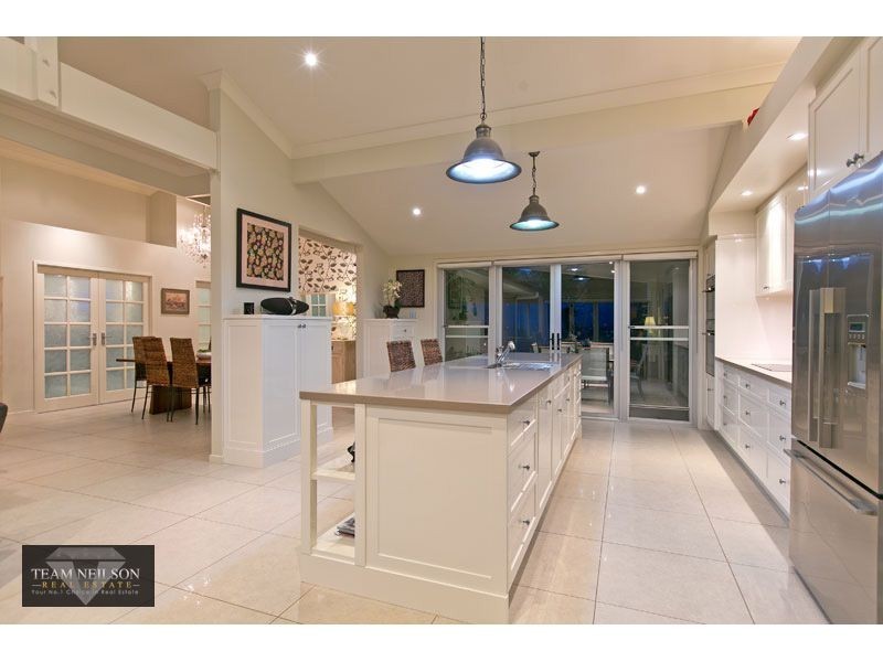 2 Outlook Parade, Ormiston QLD 4160