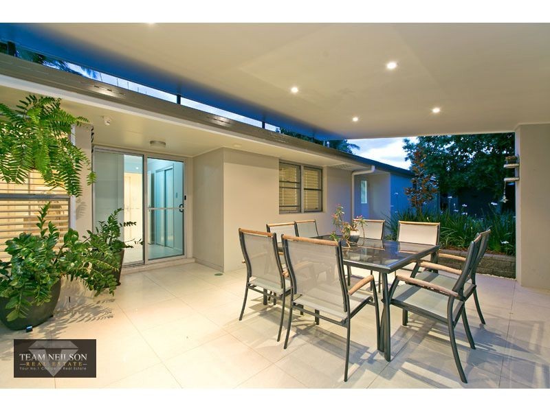 2 Outlook Parade, Ormiston QLD 4160