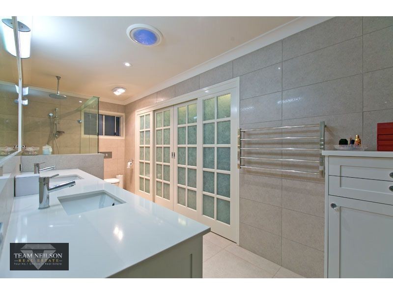 2 Outlook Parade, Ormiston QLD 4160