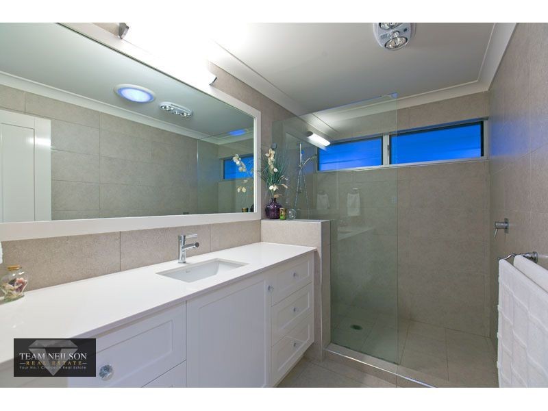2 Outlook Parade, Ormiston QLD 4160