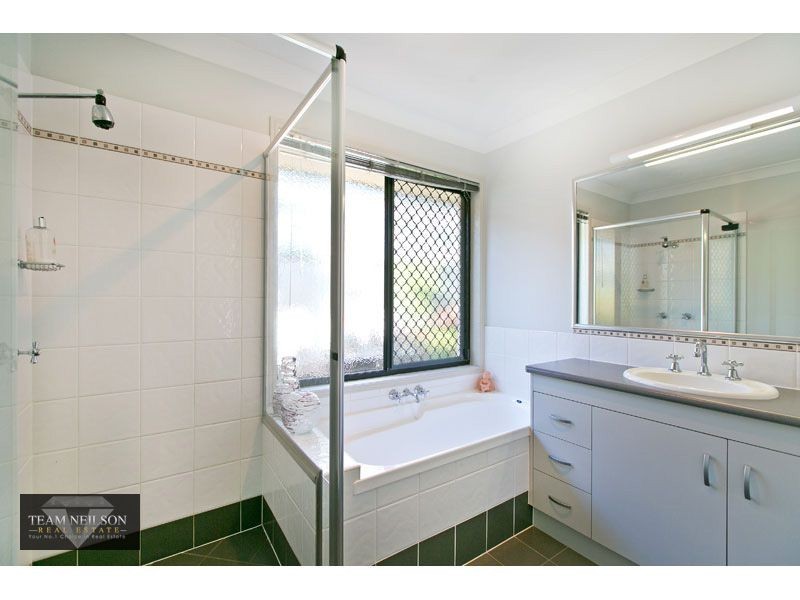 77 Belford Drive, Wellington Point QLD 4160