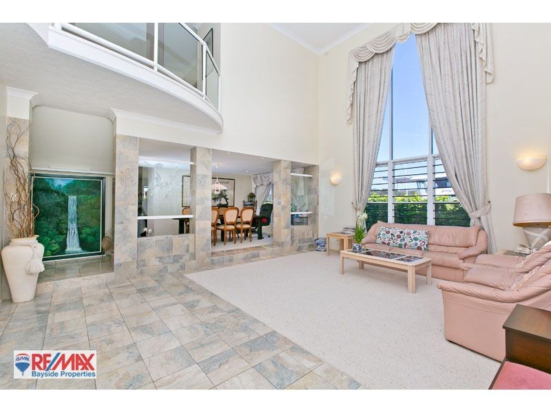 8 Mainsail St, Birkdale QLD 4159