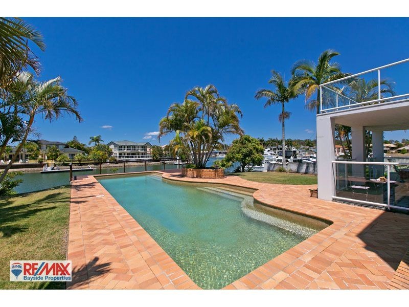 8 Mainsail St, Birkdale QLD 4159