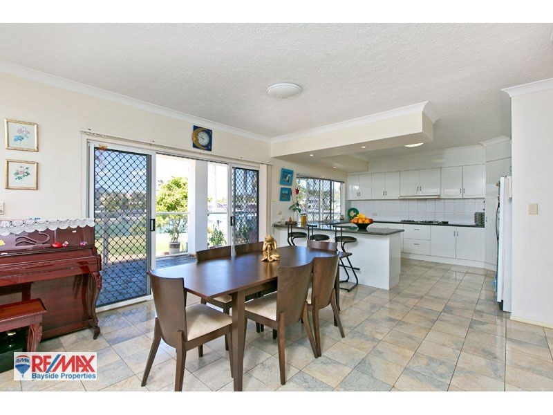 8 Mainsail St, Birkdale QLD 4159