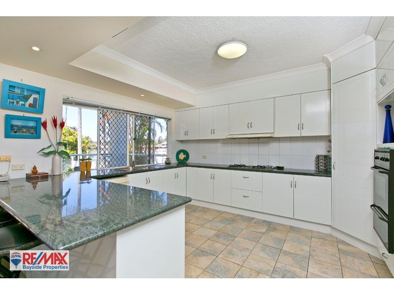 8 Mainsail St, Birkdale QLD 4159