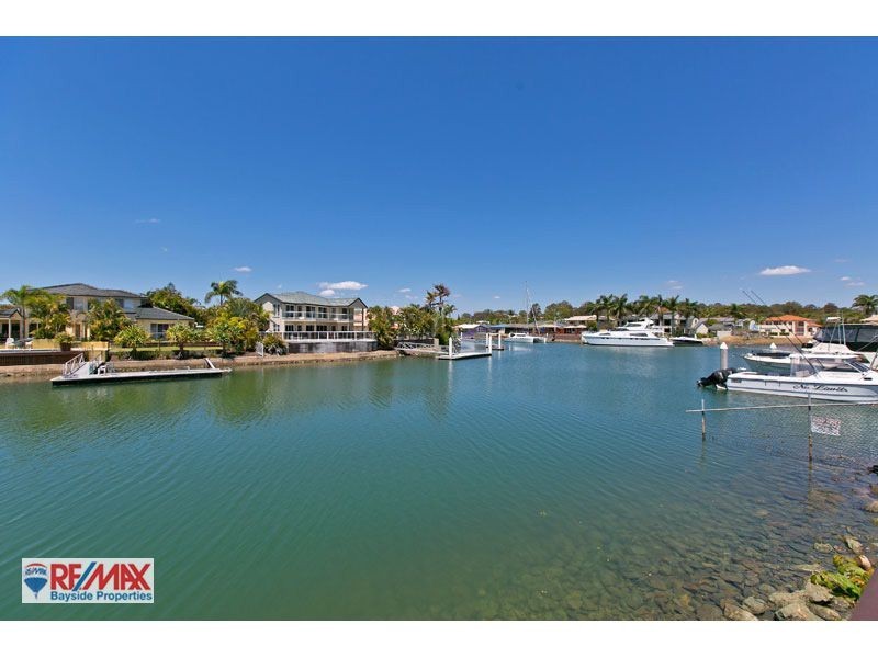 8 Mainsail St, Birkdale QLD 4159