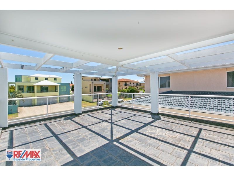 8 Mainsail St, Birkdale QLD 4159