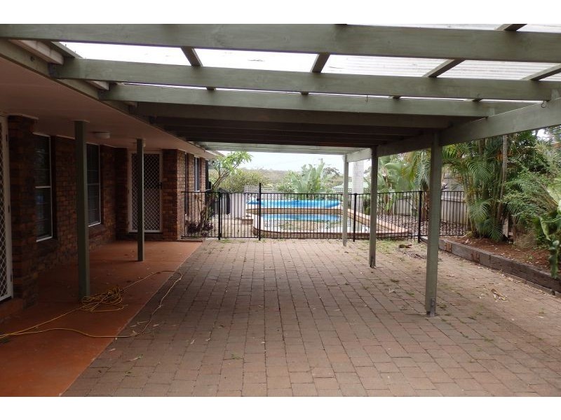 8 Chinnock Court, Alexandra Hills QLD 4161