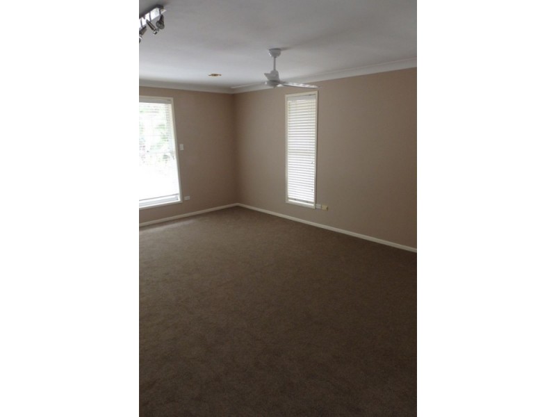 8 Chinnock Court, Alexandra Hills QLD 4161