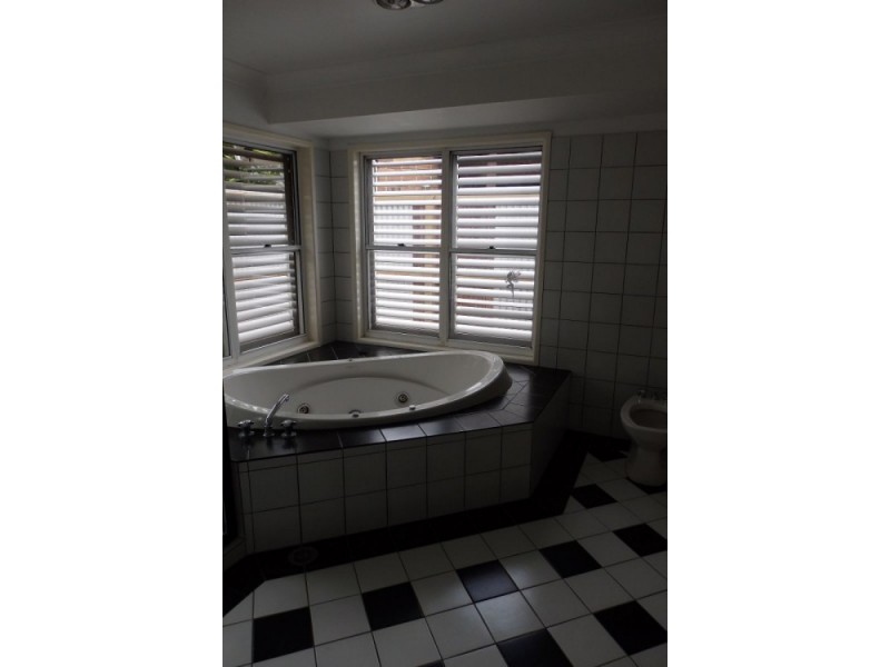 8 Chinnock Court, Alexandra Hills QLD 4161