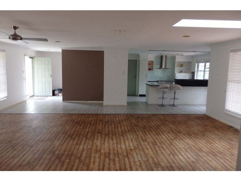 8 Chinnock Court, Alexandra Hills QLD 4161