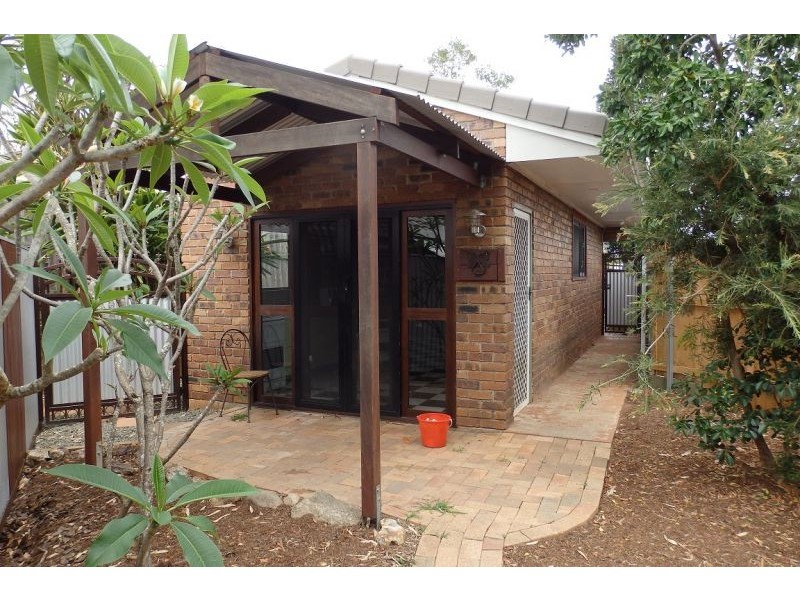 8 Chinnock Court, Alexandra Hills QLD 4161