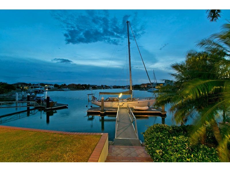 16 RABY BAY BOULEVARD, Raby Bay QLD 4163