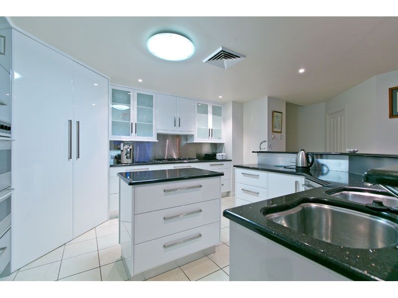 16 RABY BAY BOULEVARD, Raby Bay QLD 4163