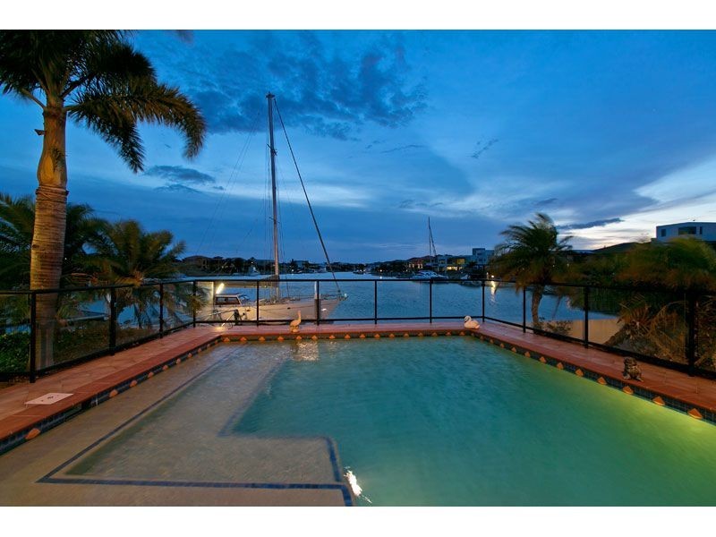 16 RABY BAY BOULEVARD, Raby Bay QLD 4163