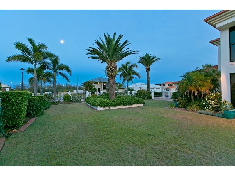 16 RABY BAY BOULEVARD, Raby Bay QLD 4163