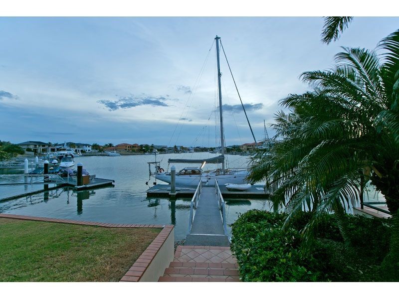 16 RABY BAY BOULEVARD, Raby Bay QLD 4163