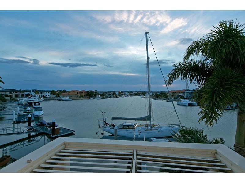 16 RABY BAY BOULEVARD, Raby Bay QLD 4163