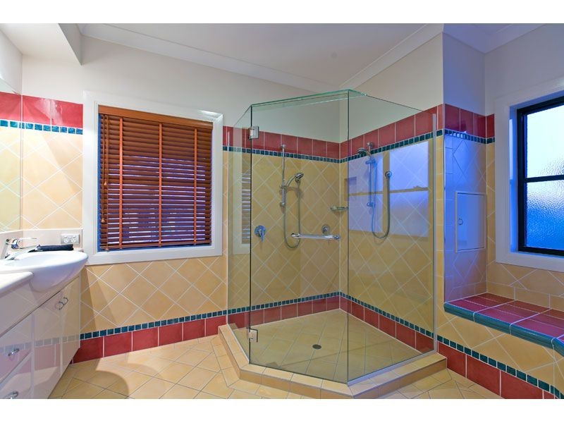 16 RABY BAY BOULEVARD, Raby Bay QLD 4163
