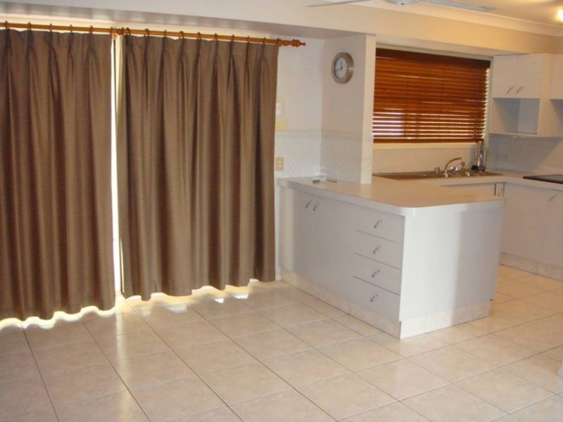 13 Perth Square, Highland Park QLD 4211