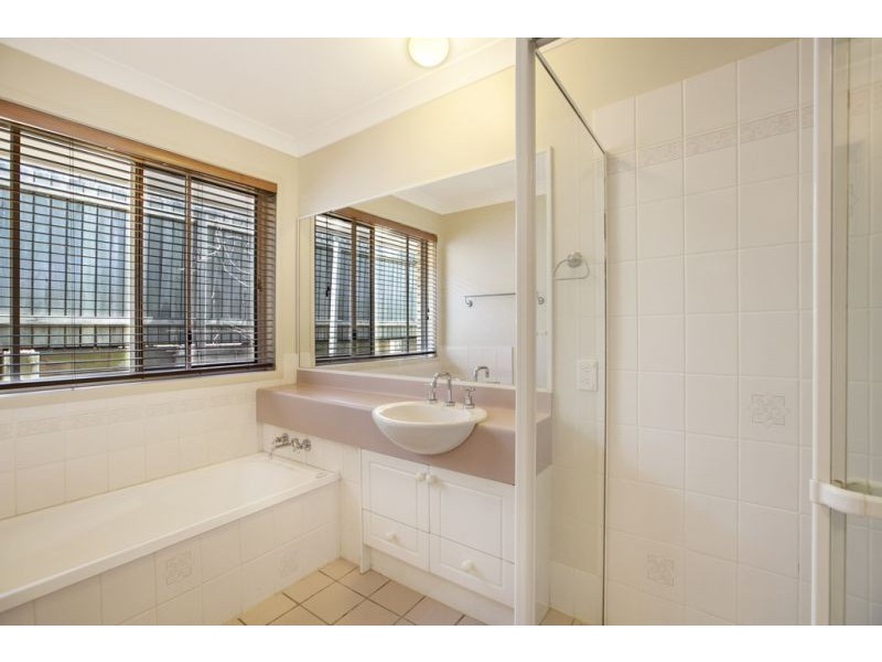 28 Chesterfield Crescent, Wellington Point QLD 4160