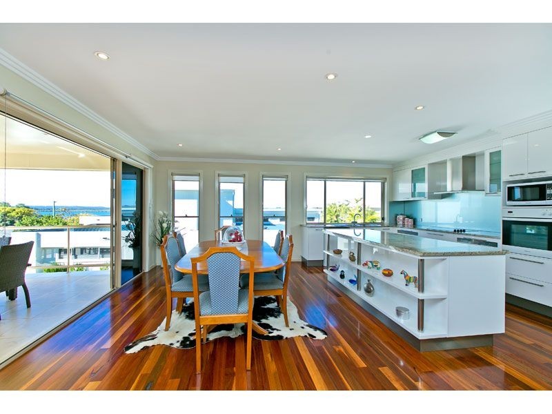 103 School Of Arts Road, Redland Bay QLD 4165