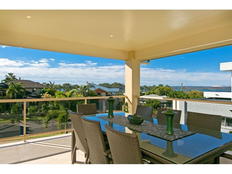 103 School Of Arts Road, Redland Bay QLD 4165