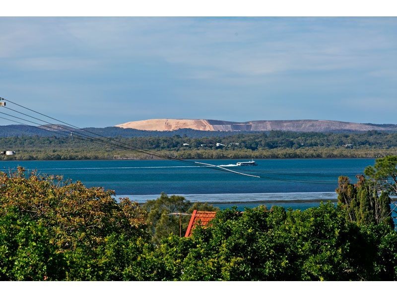 103 School Of Arts Road, Redland Bay QLD 4165