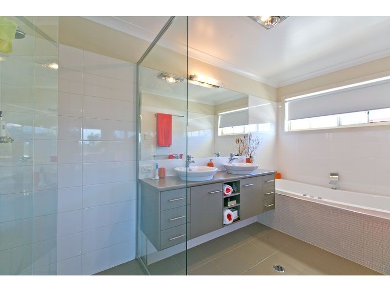 103 School Of Arts Road, Redland Bay QLD 4165