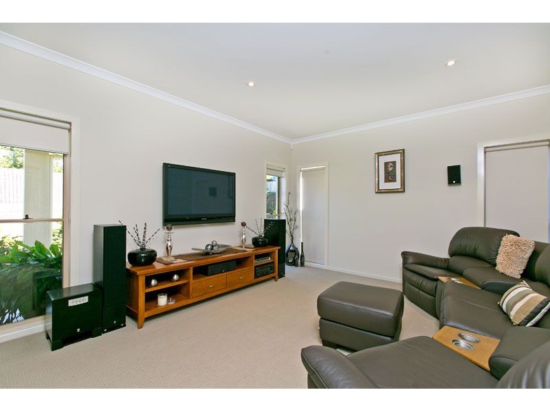 103 School Of Arts Road, Redland Bay QLD 4165