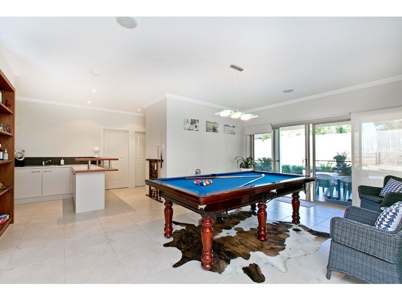 103 School Of Arts Road, Redland Bay QLD 4165