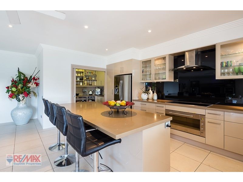 12 Raby Bay Boulevard, Raby Bay QLD 4163