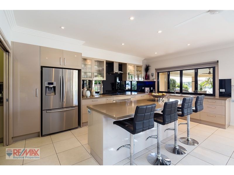 12 Raby Bay Boulevard, Raby Bay QLD 4163