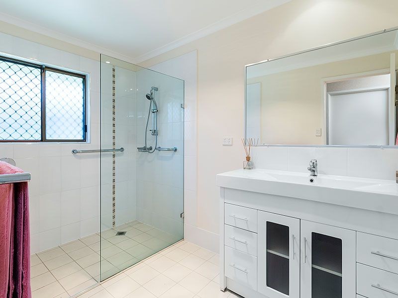 4 Elizabeth Dr, Alexandra Hills QLD 4161