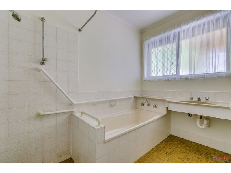 21 Sunbury Street, Birkdale QLD 4159