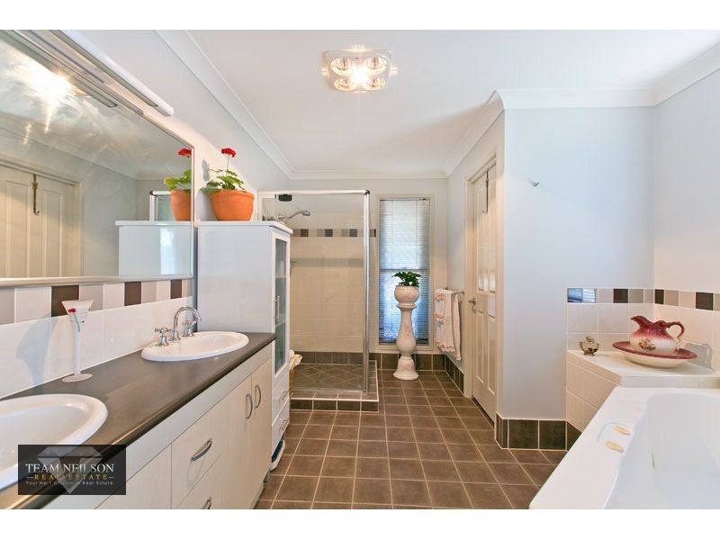 77 Belford Dr, Wellington Point QLD 4160