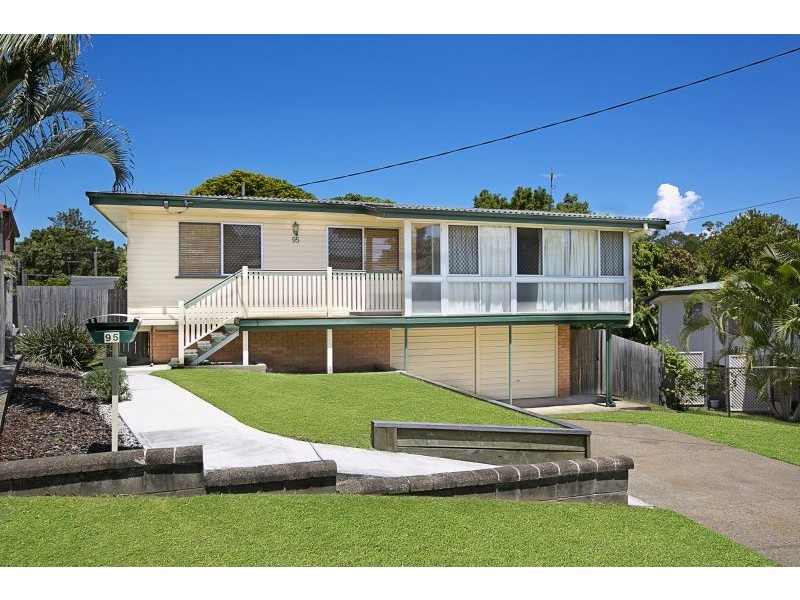 95 Pareena Crescent, Mansfield QLD 4122
