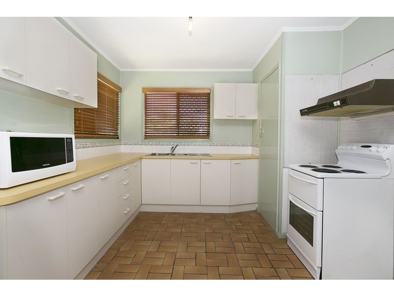 95 Pareena Crescent, Mansfield QLD 4122