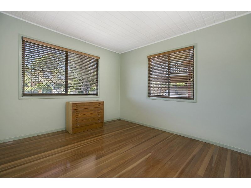 95 Pareena Crescent, Mansfield QLD 4122