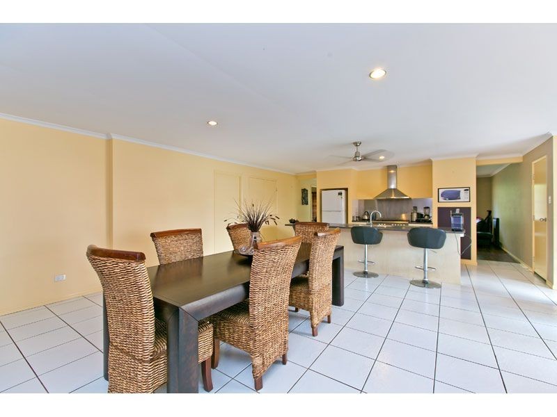 4 Coolum Court, Redland Bay QLD 4165