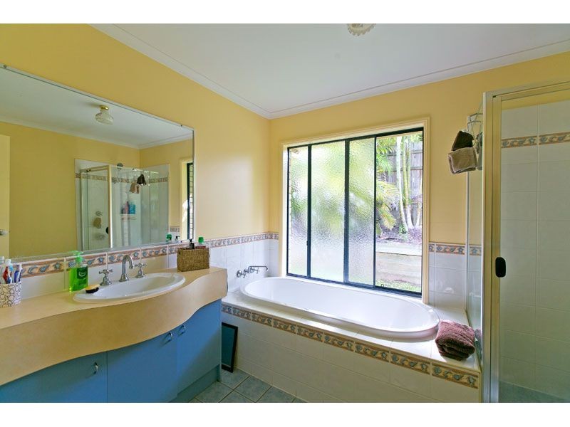 4 Coolum Court, Redland Bay QLD 4165