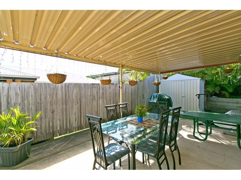 4 Coolum Court, Redland Bay QLD 4165